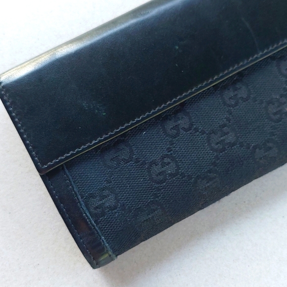 Gucci Handbags - Gucci Wallet